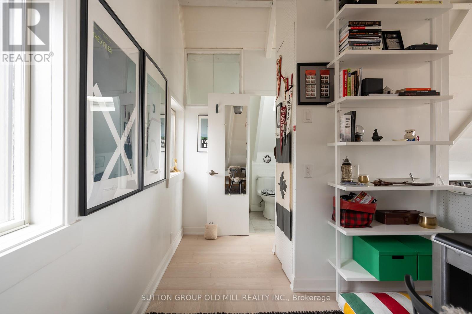 25 LAKESHORE ROAD W - 30