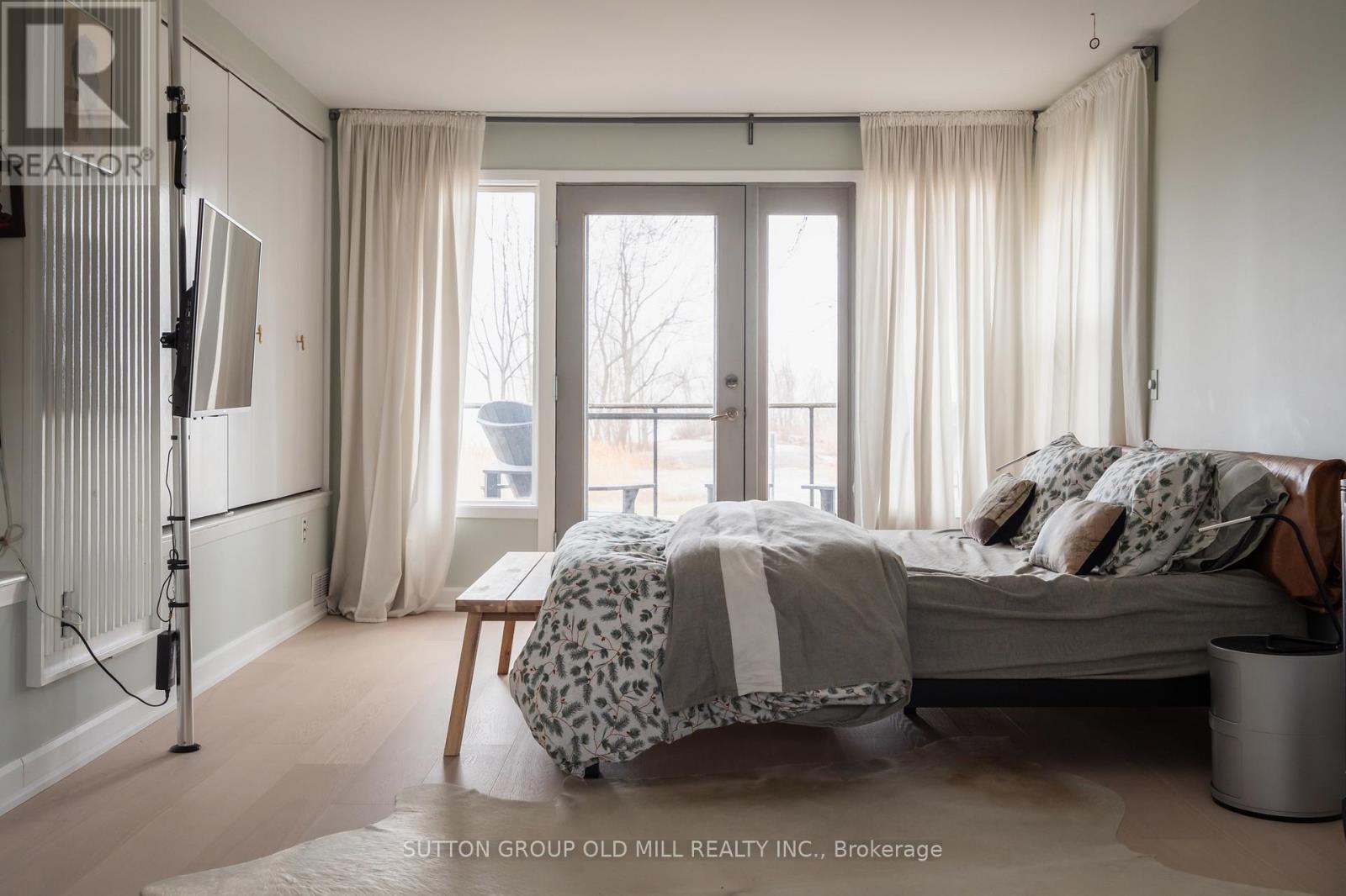 25 LAKESHORE ROAD W - 31