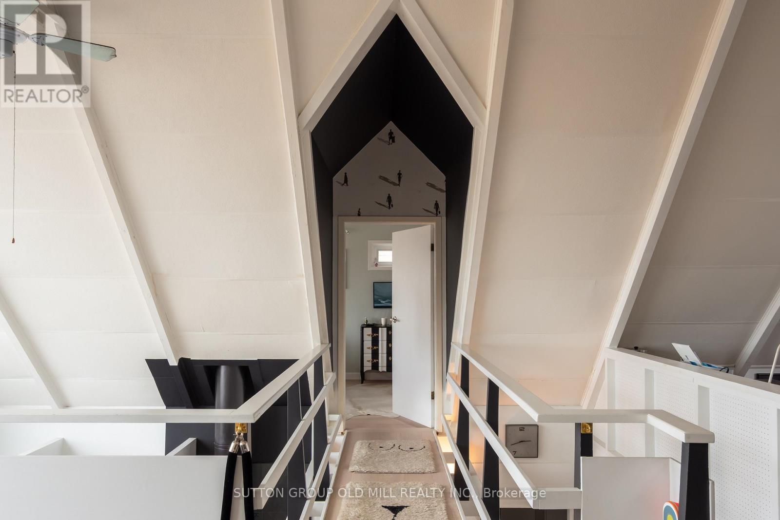 25 LAKESHORE ROAD W - 27