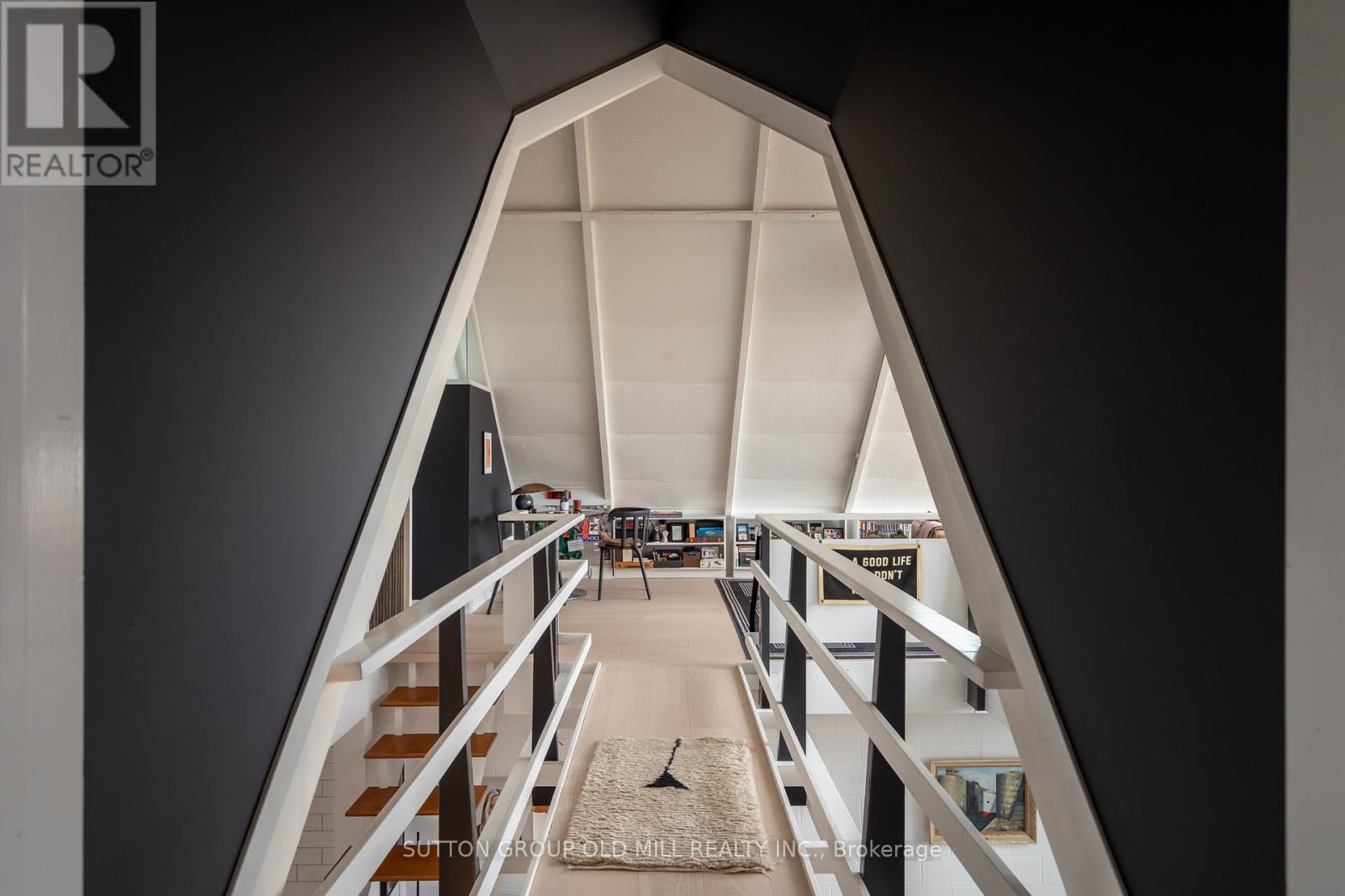 25 LAKESHORE ROAD W - 28