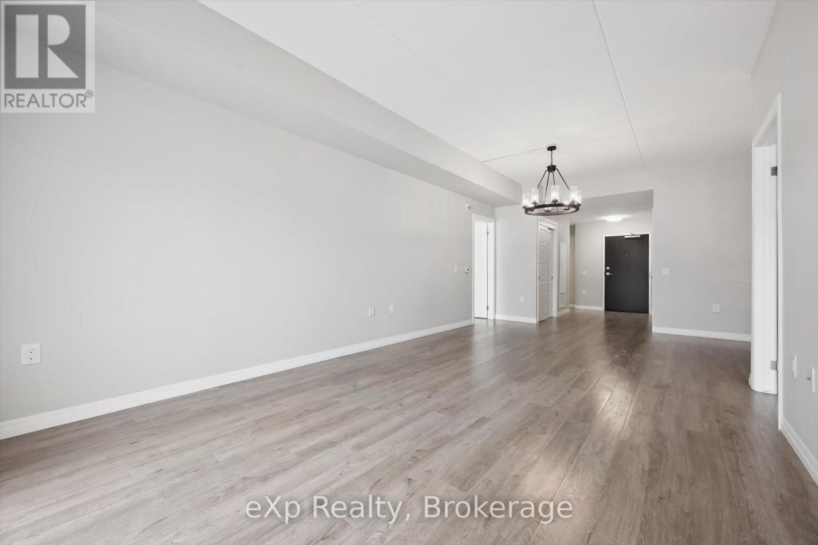 #214 35 KINGSBURY SQUARE - 12