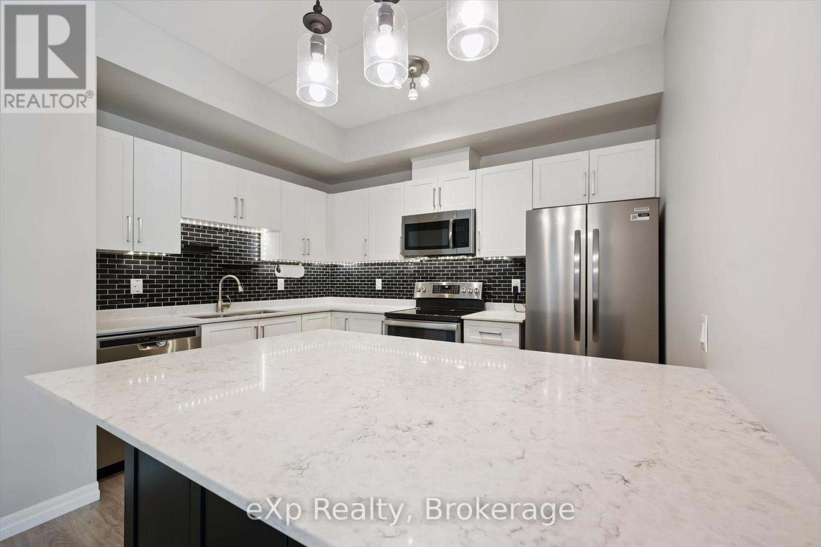 #214 35 KINGSBURY SQUARE - 15
