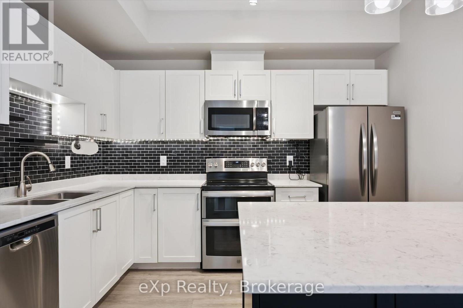 #214 35 KINGSBURY SQUARE - 16