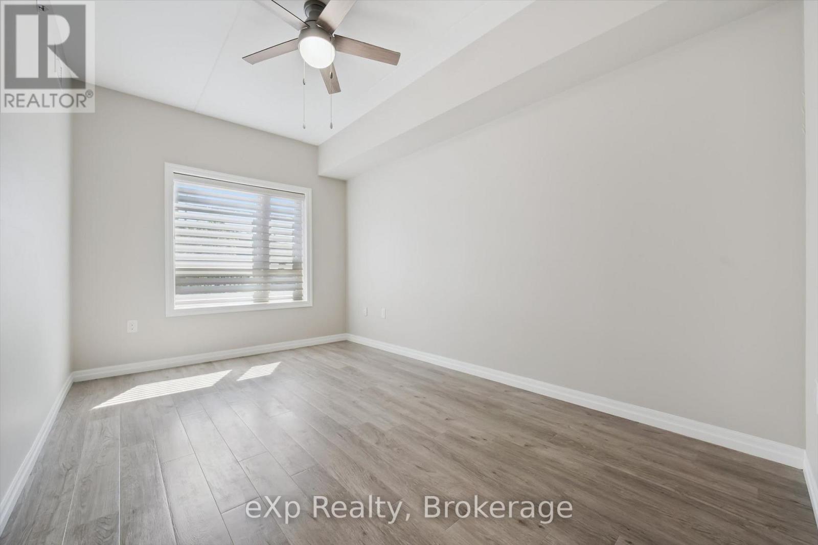 #214 35 KINGSBURY SQUARE - 19