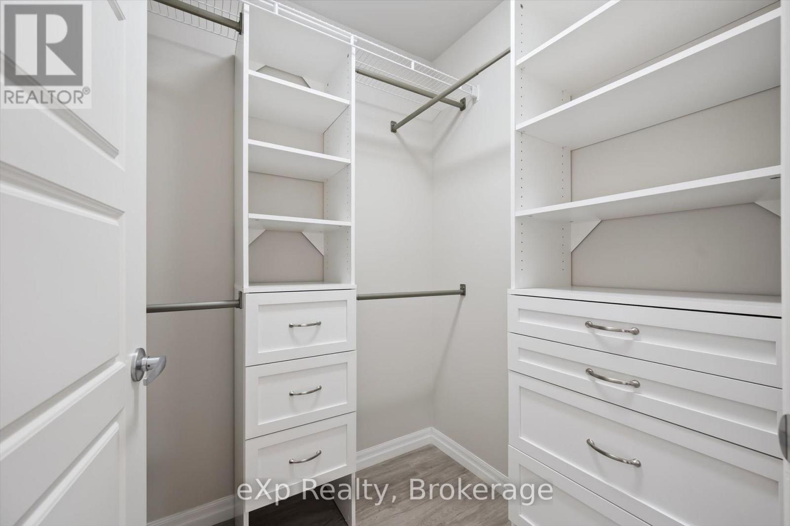 #214 35 KINGSBURY SQUARE - 22