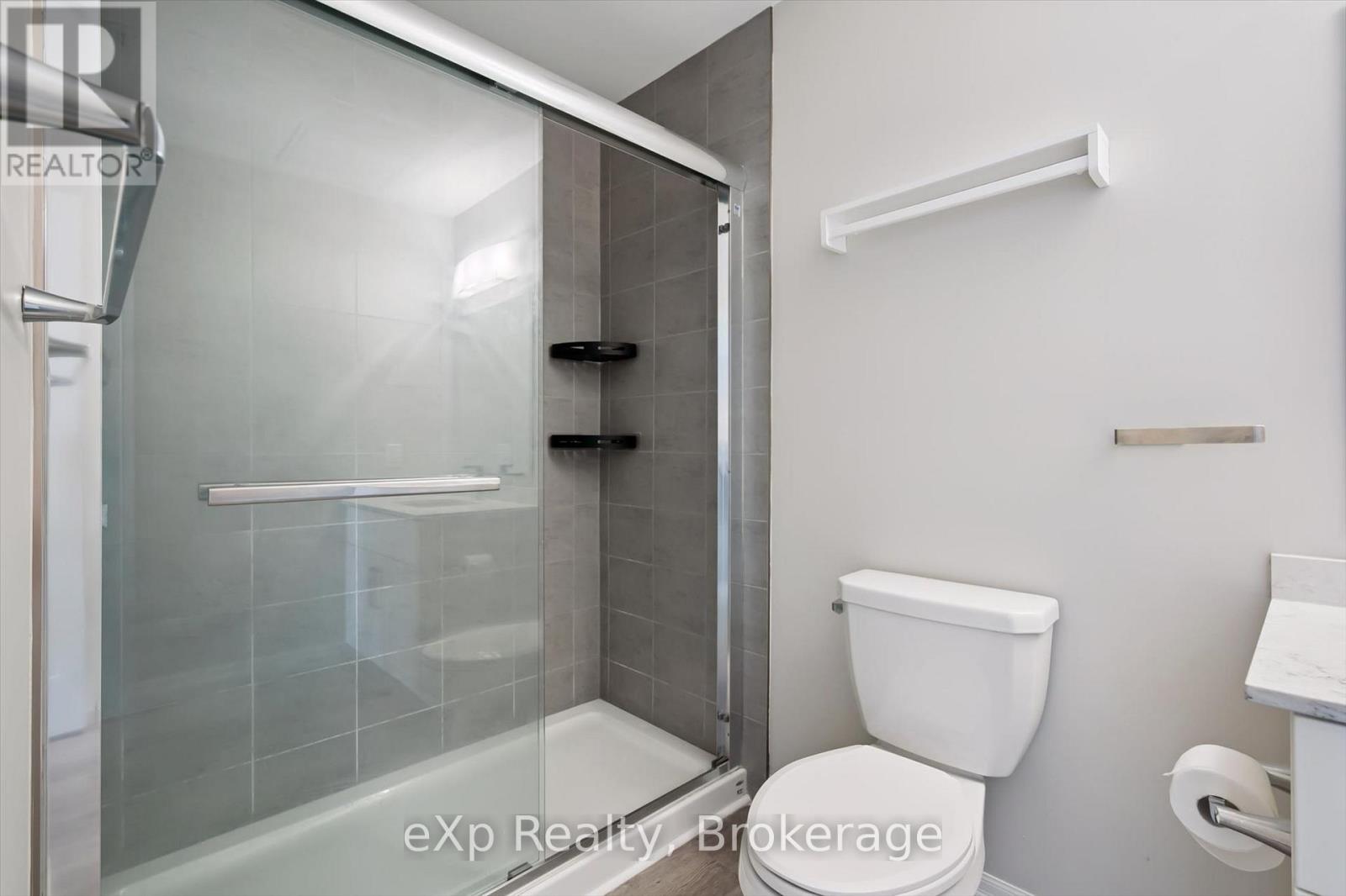#214 35 KINGSBURY SQUARE - 23