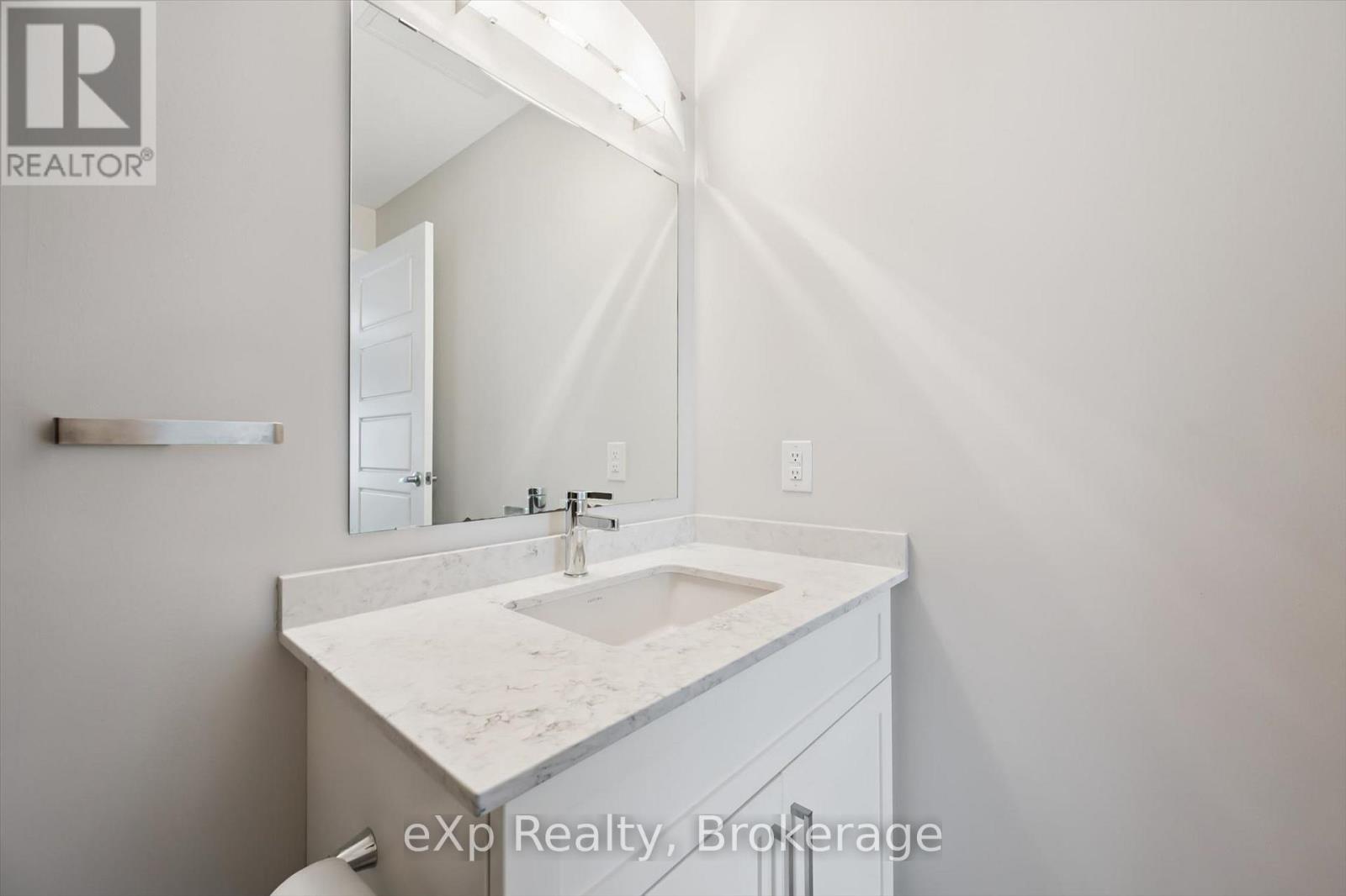 #214 35 KINGSBURY SQUARE - 24