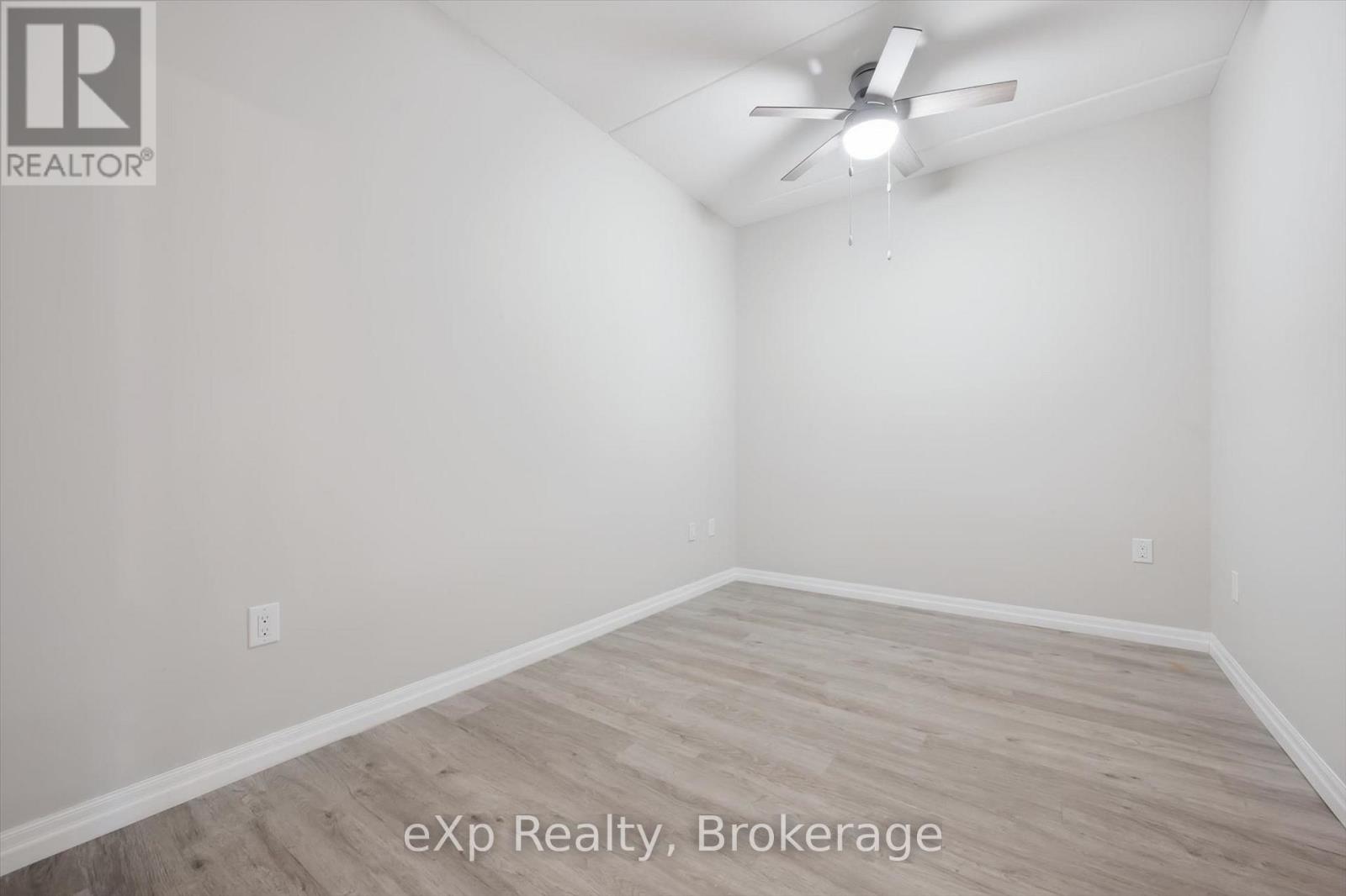 #214 35 KINGSBURY SQUARE - 28