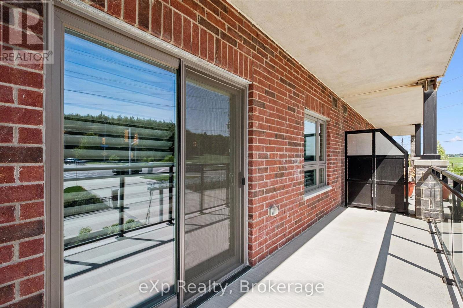#214 35 KINGSBURY SQUARE - 31