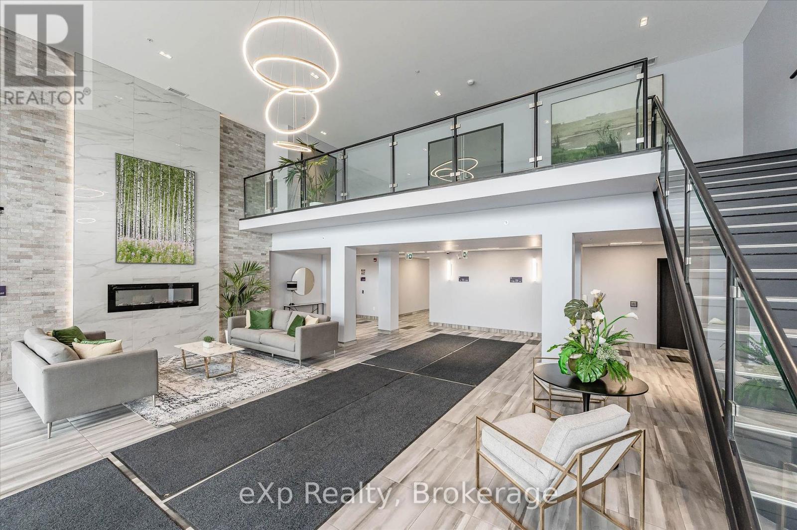 #214 35 KINGSBURY SQUARE - 4
