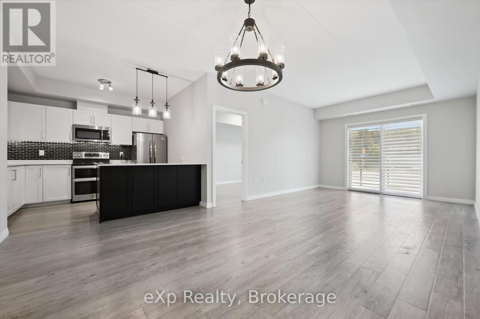 #214 35 KINGSBURY SQUARE - 9