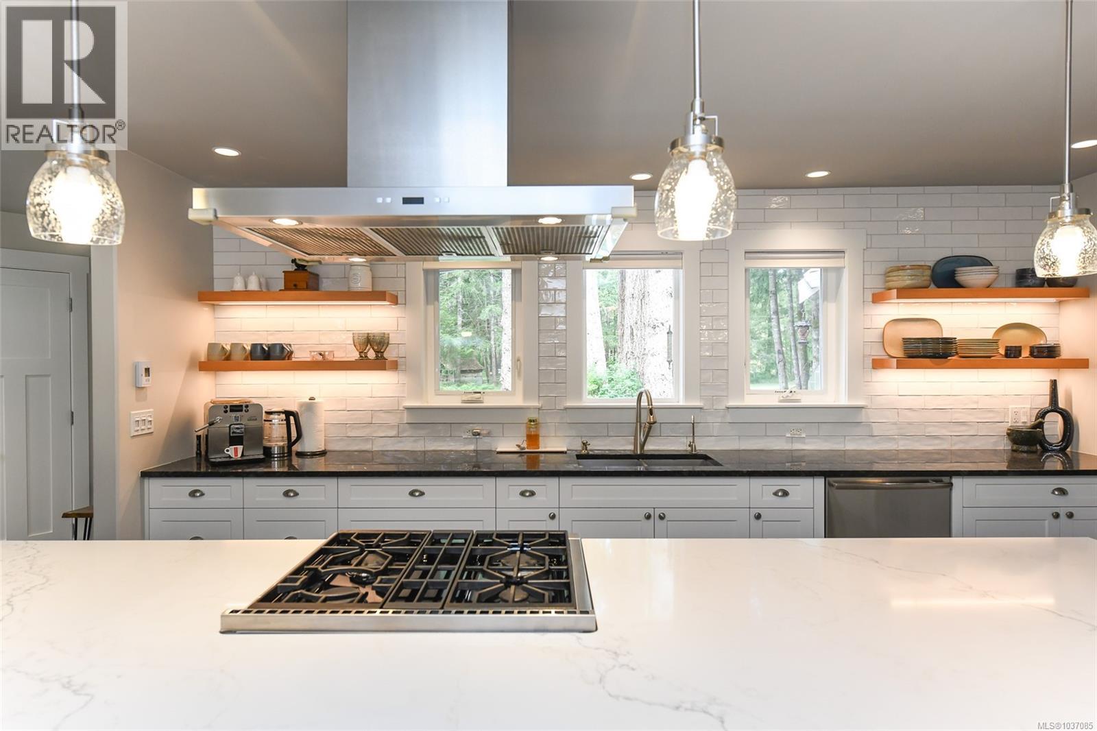 325 Bates Dr - 10