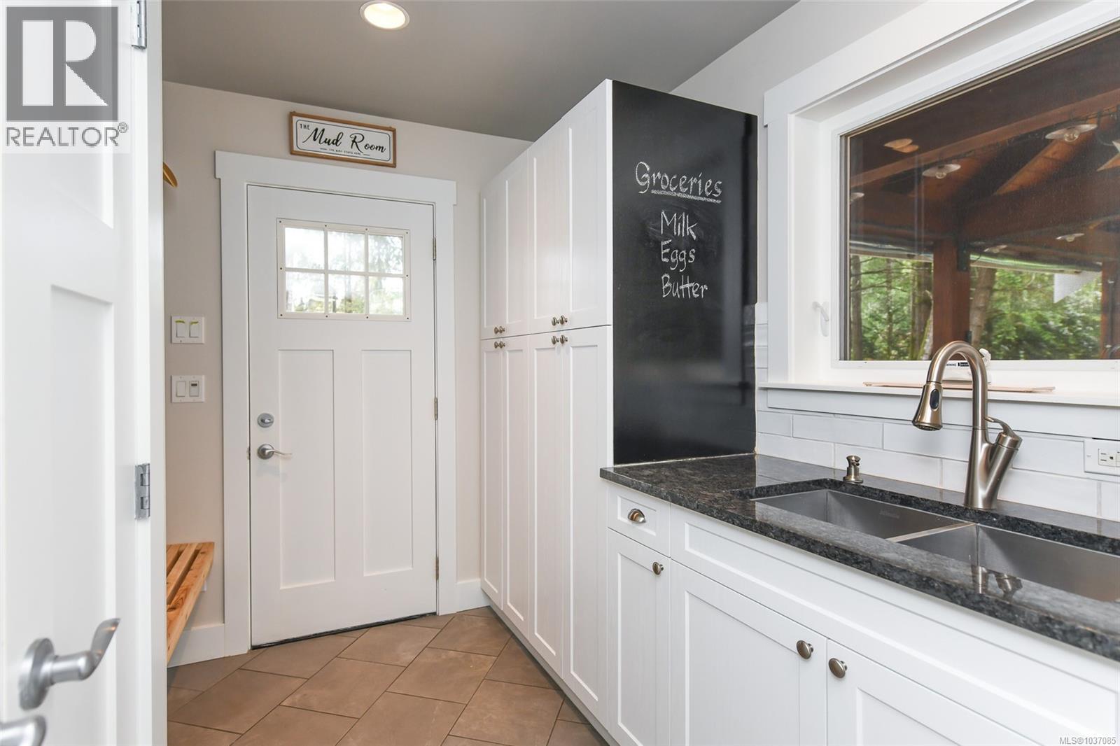 325 Bates Dr - 40