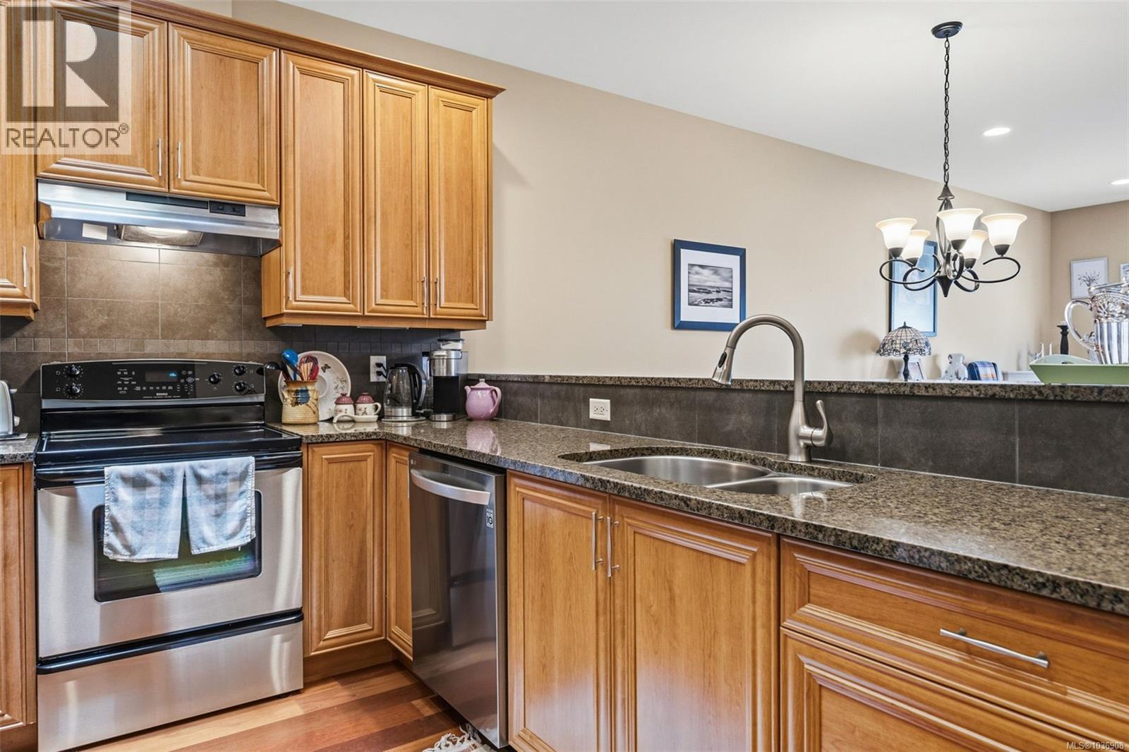 #2 9625 Fifth St - 7