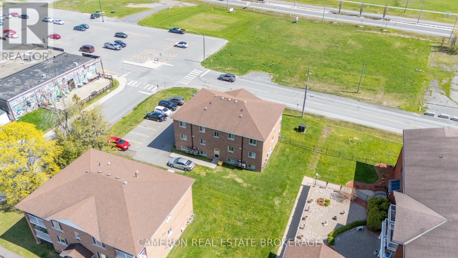 27 LONG SAULT DRIVE - 10