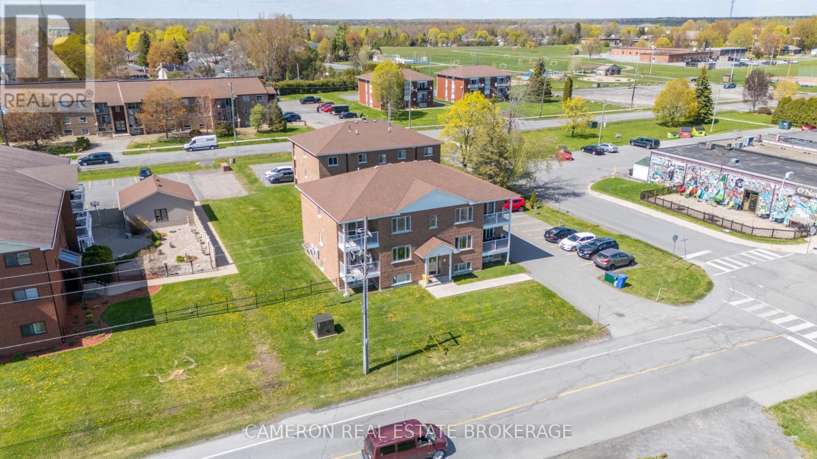 27 LONG SAULT DRIVE - 11