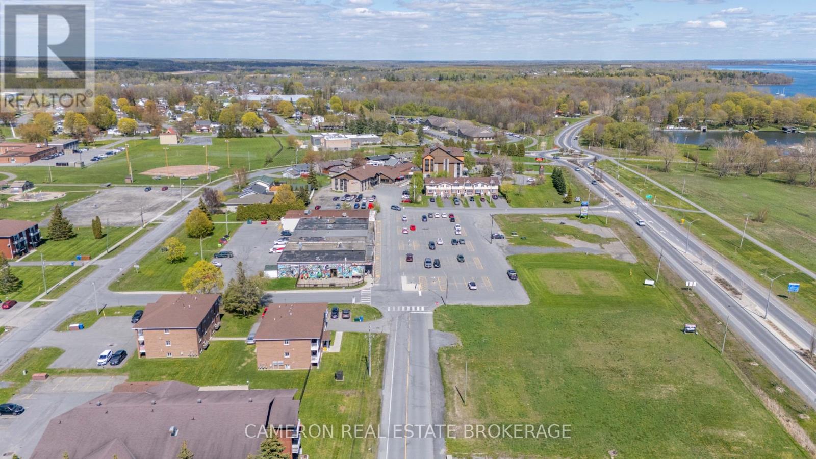 27 LONG SAULT DRIVE - 13