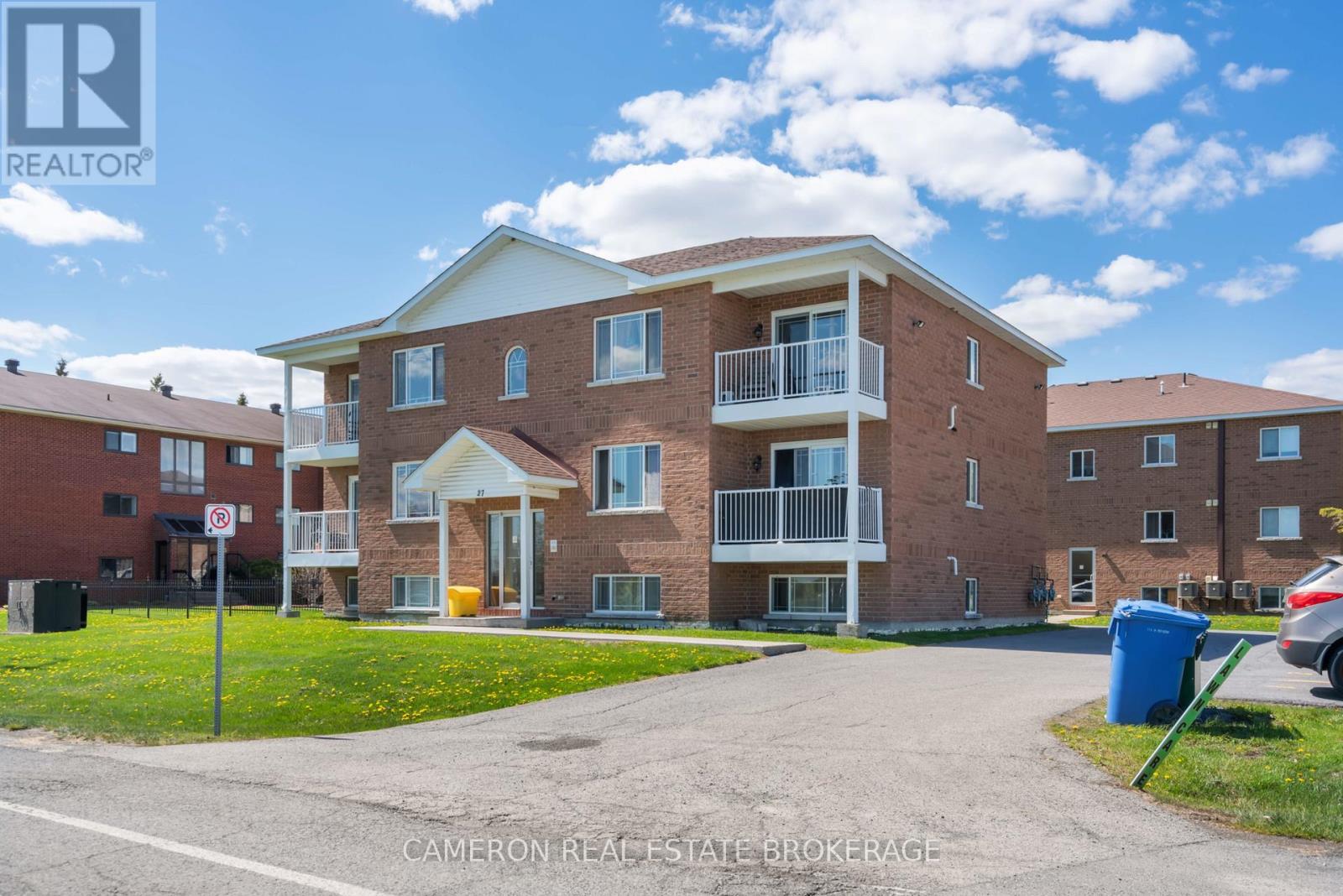 27 LONG SAULT DRIVE - 3