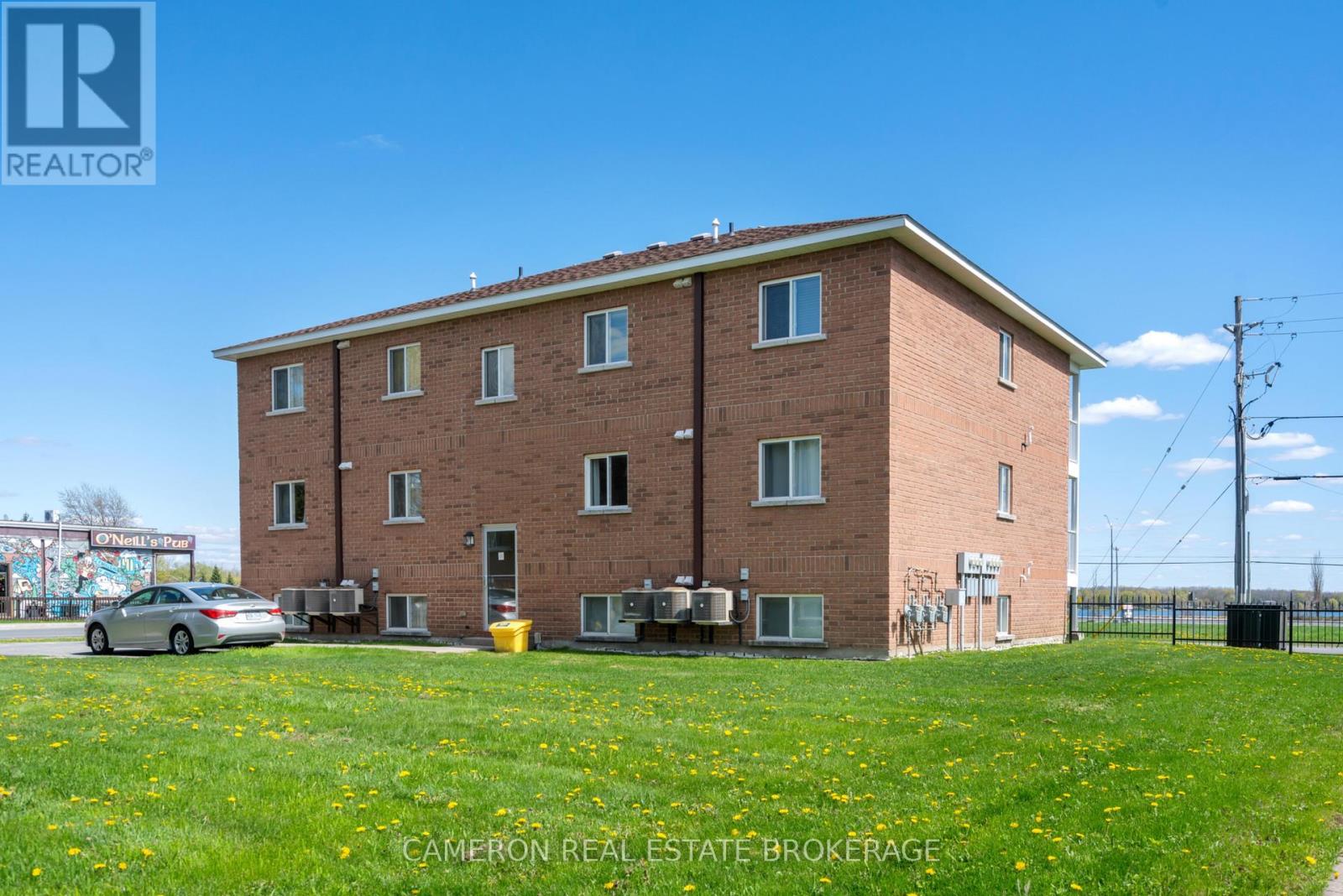 27 LONG SAULT DRIVE - 4