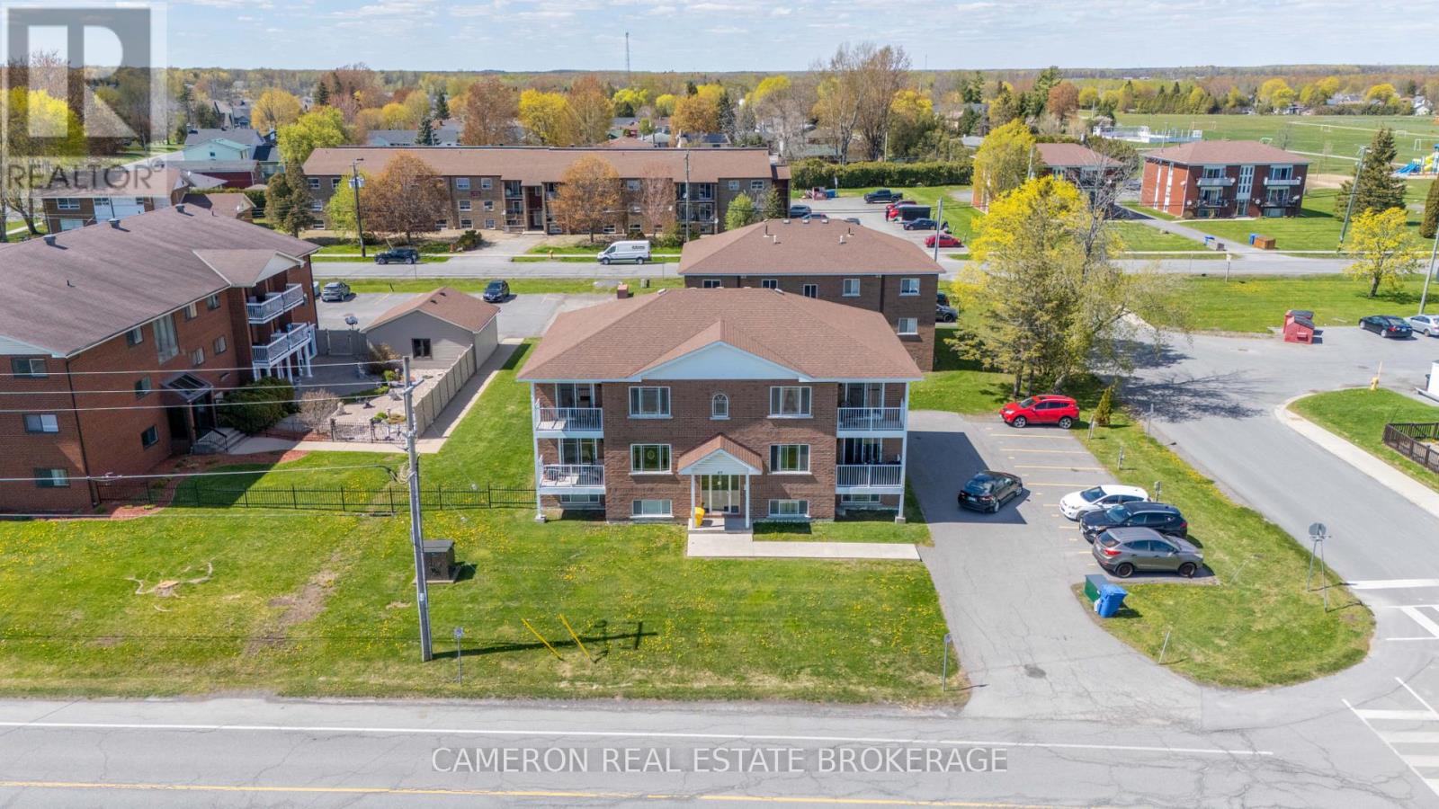 27 LONG SAULT DRIVE - 6