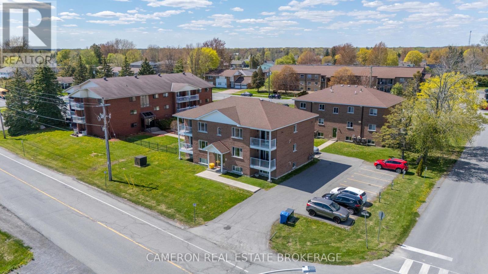 27 LONG SAULT DRIVE - 7