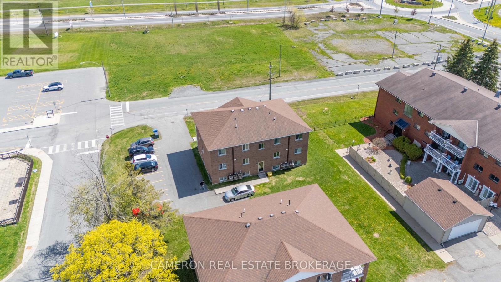 27 LONG SAULT DRIVE - 8
