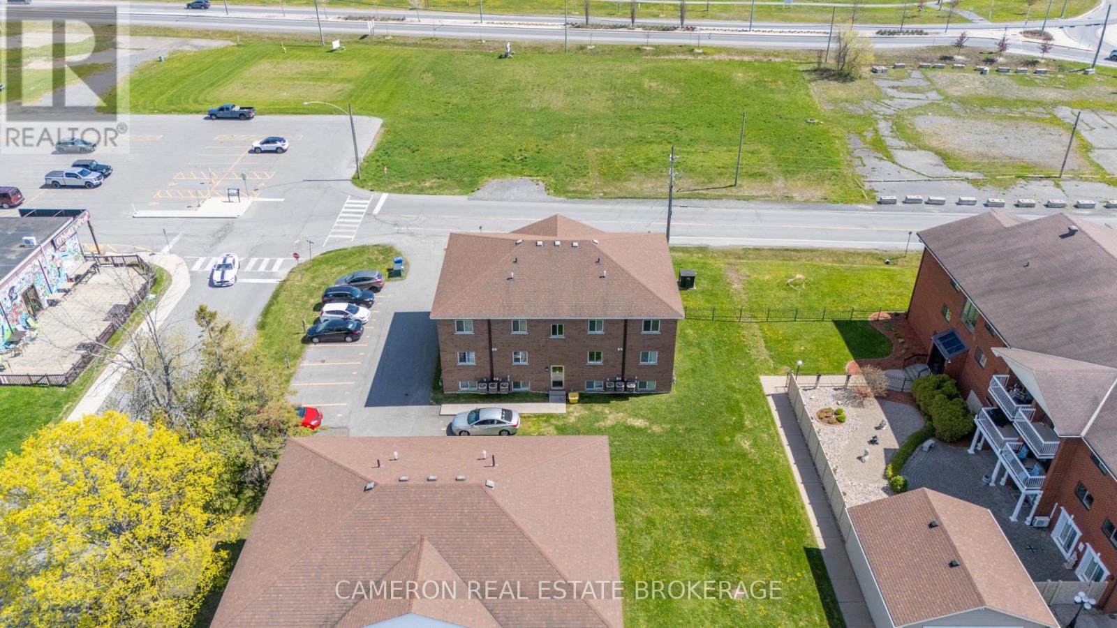 27 LONG SAULT DRIVE - 9