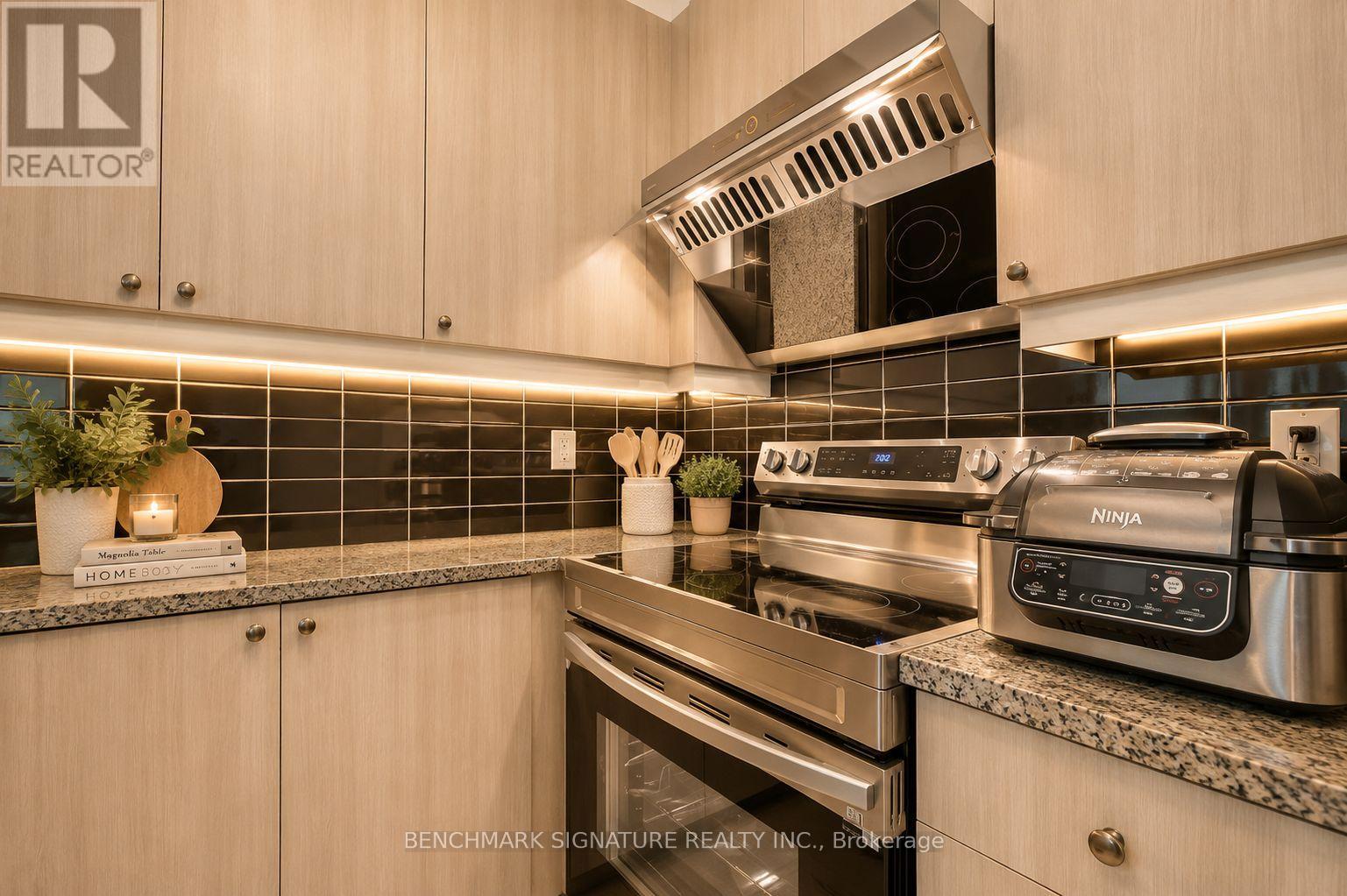 #315E 8110 BIRCHMOUNT ROAD - 10