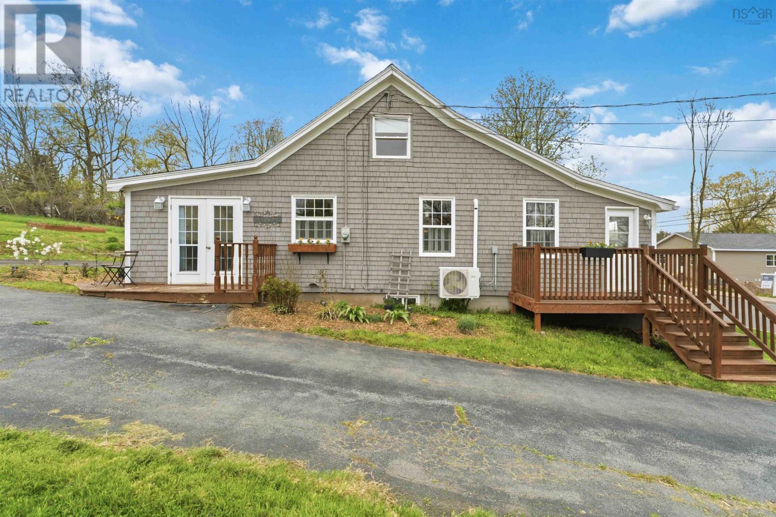 Property 20 of 49 of 25 Willow Street