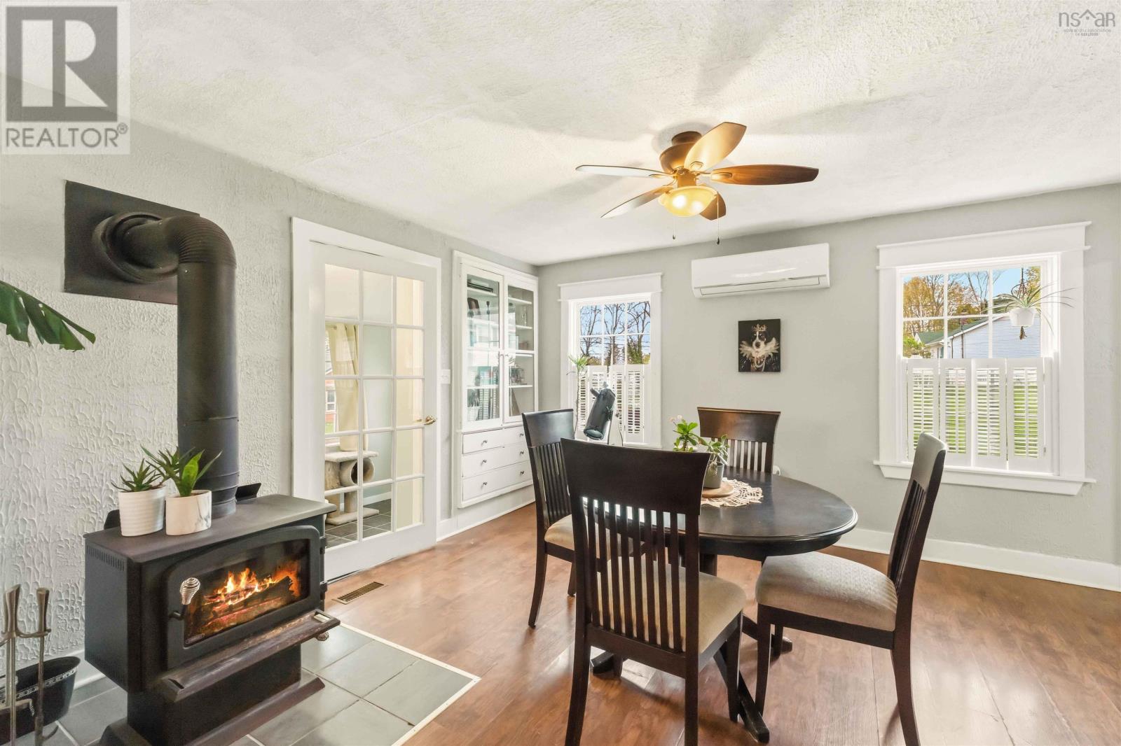 Property 23 of 49 of 25 Willow Street
