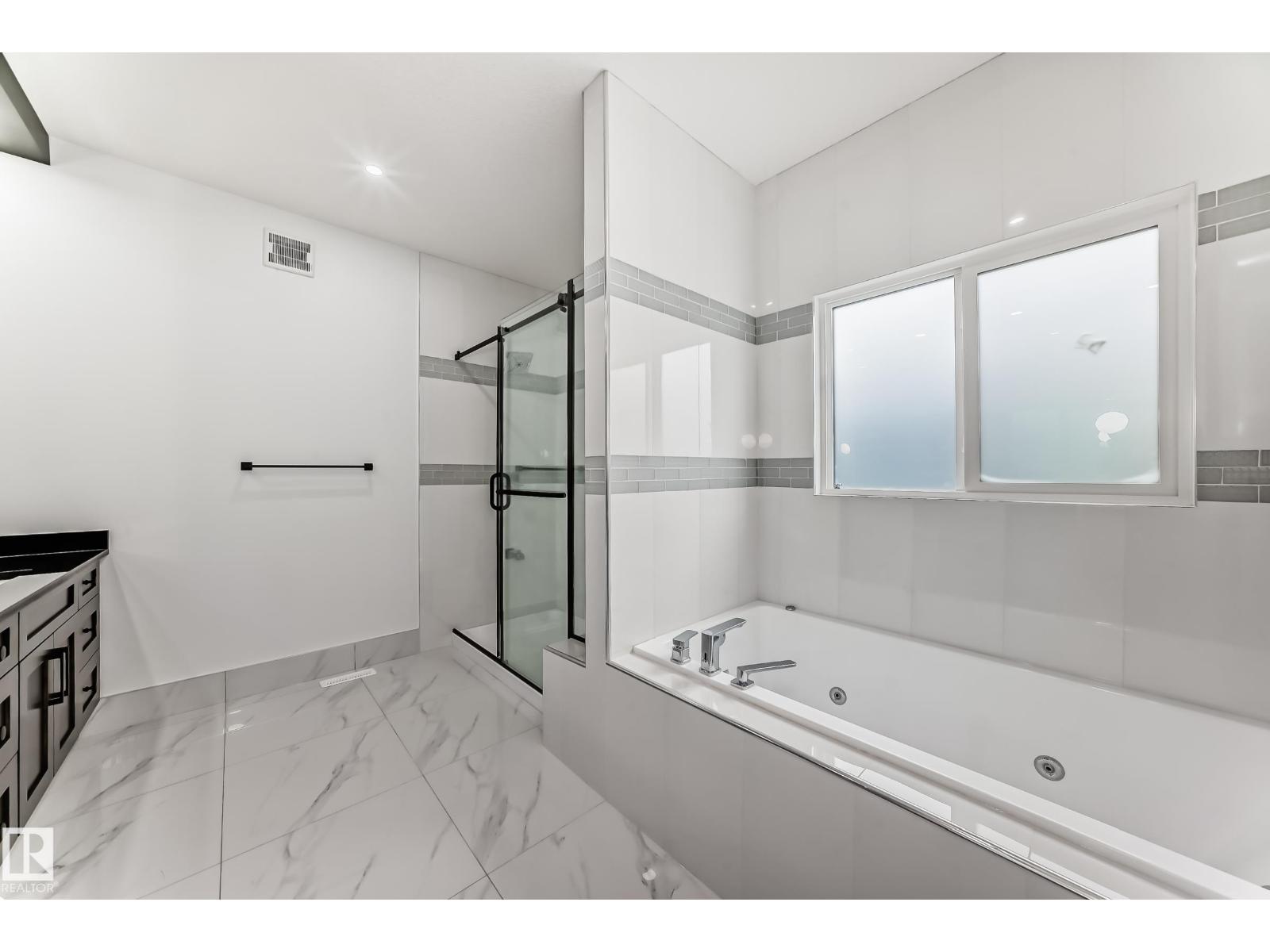 340 33 Ave NW - 33