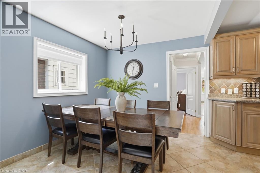 215 WEXFORD Avenue S, Hamilton, Ontario, L8K2P1 — Photo 2
