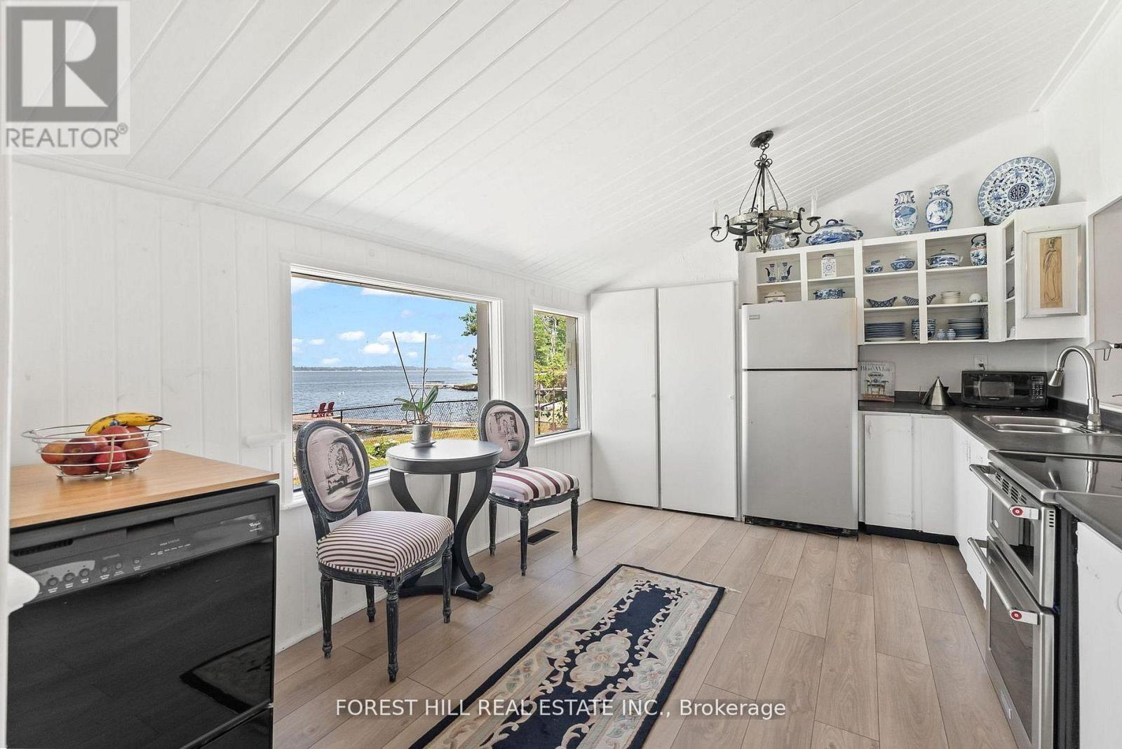 672 HATTON AVENUE - 12