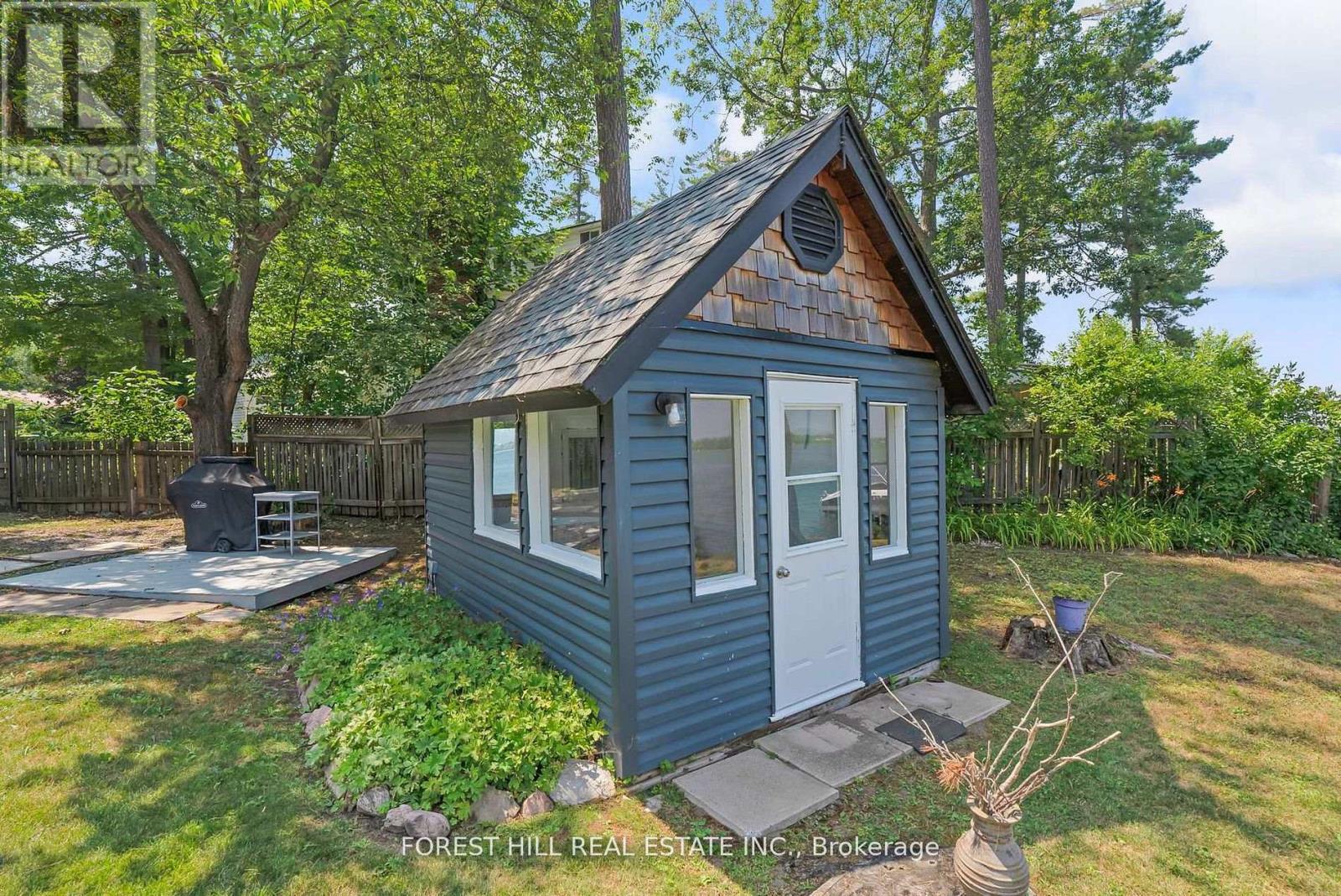 672 HATTON AVENUE - 32