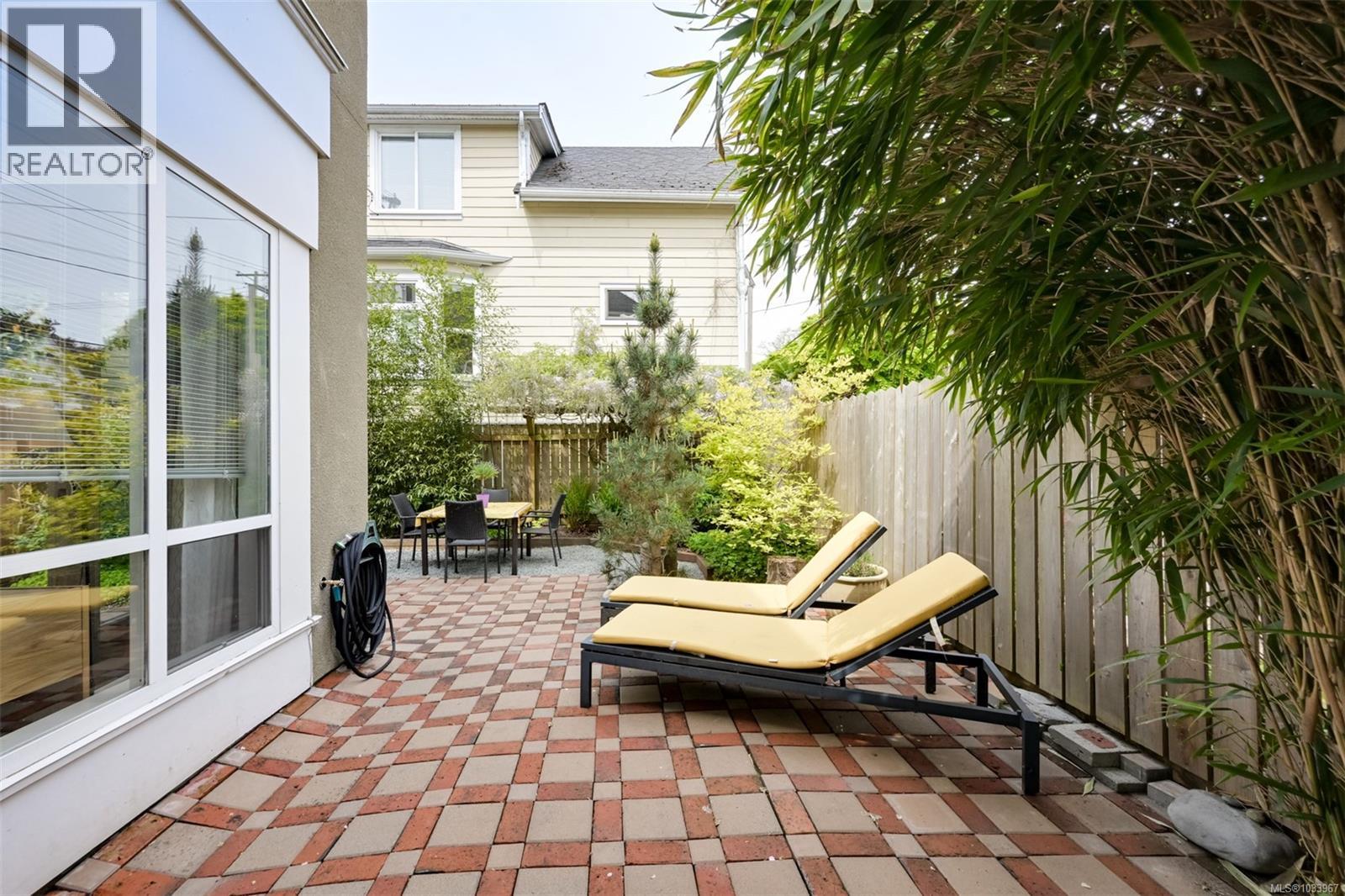80 San Jose Ave, Victoria