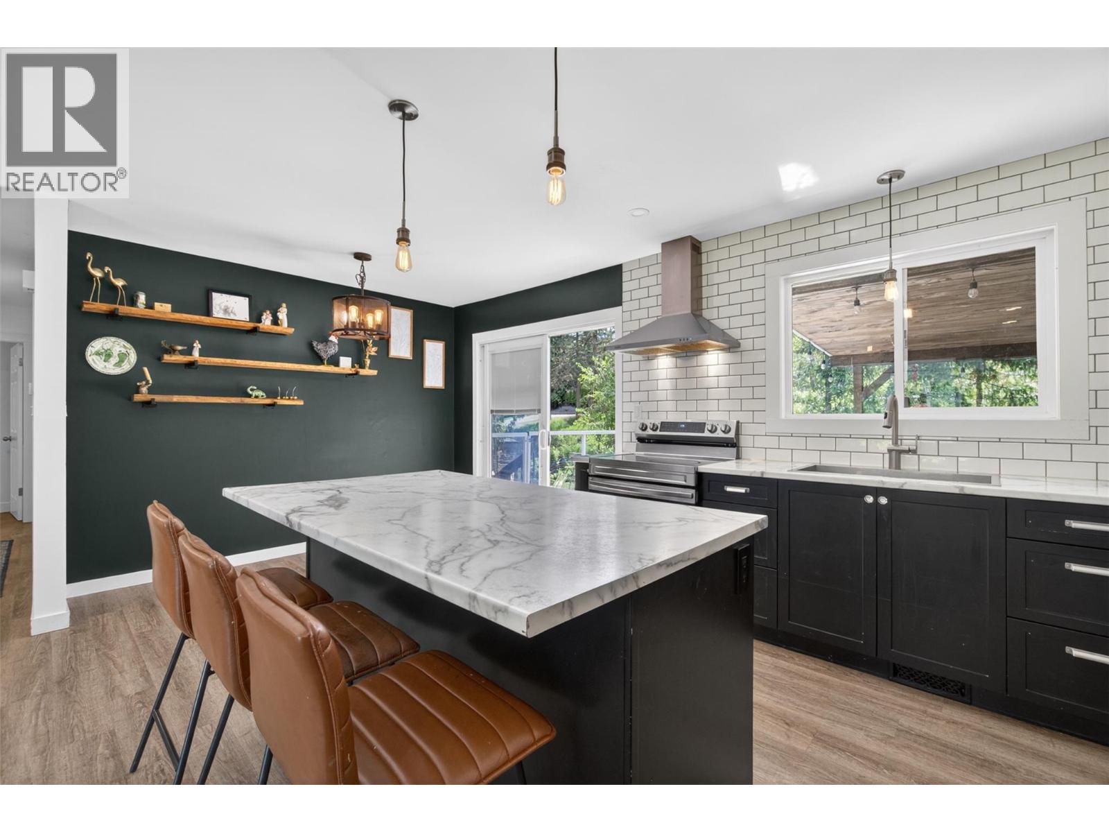 2354 Forest View Place, Blind Bay