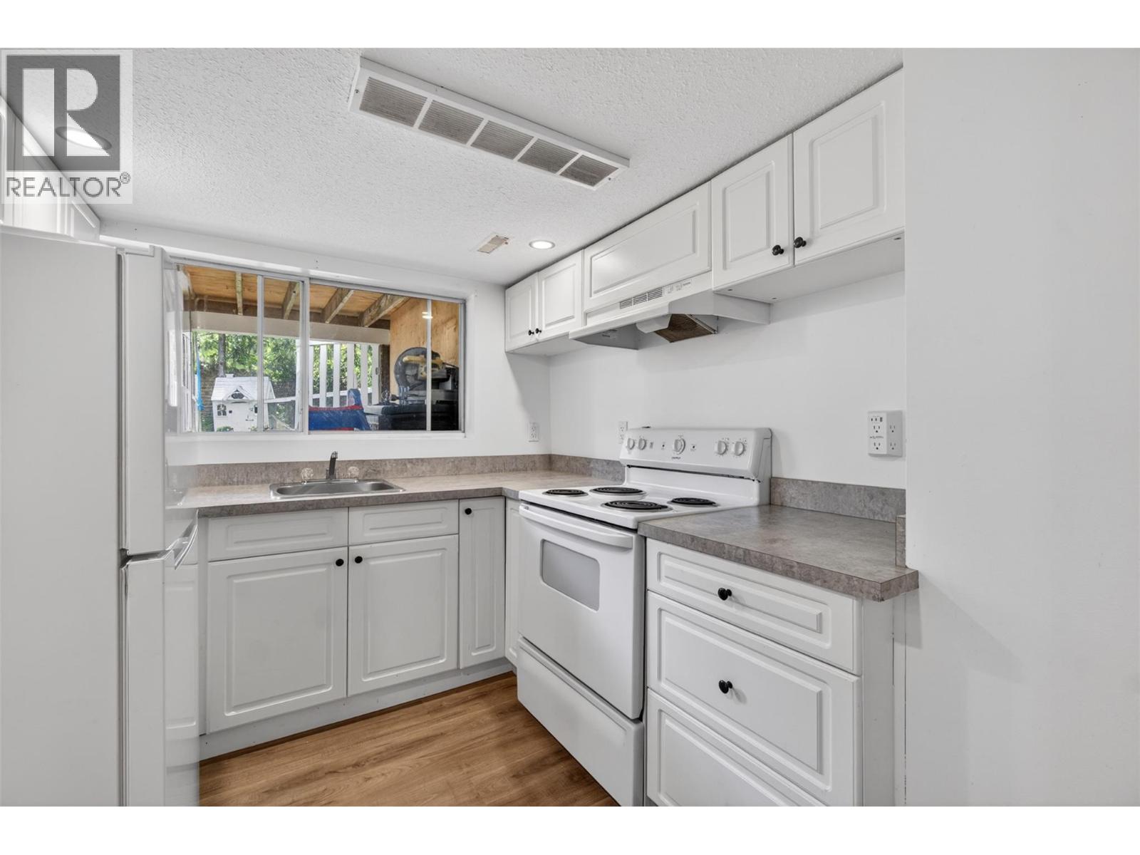 2354 Forest View Place, Blind Bay