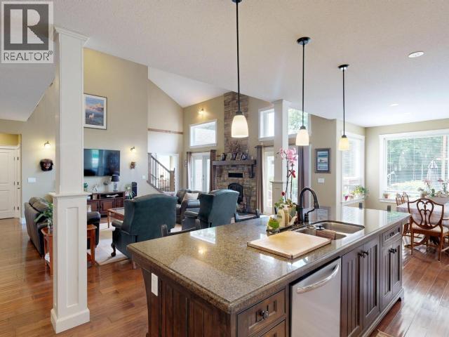7166 KEMANO STREET, Powell River