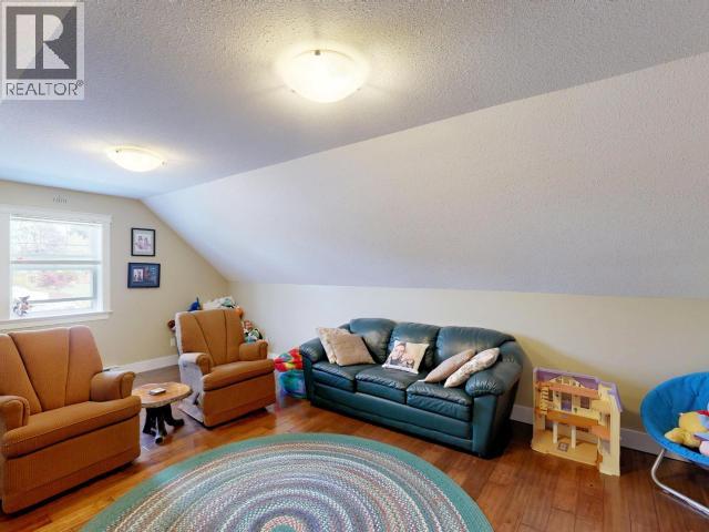 7166 KEMANO STREET, Powell River