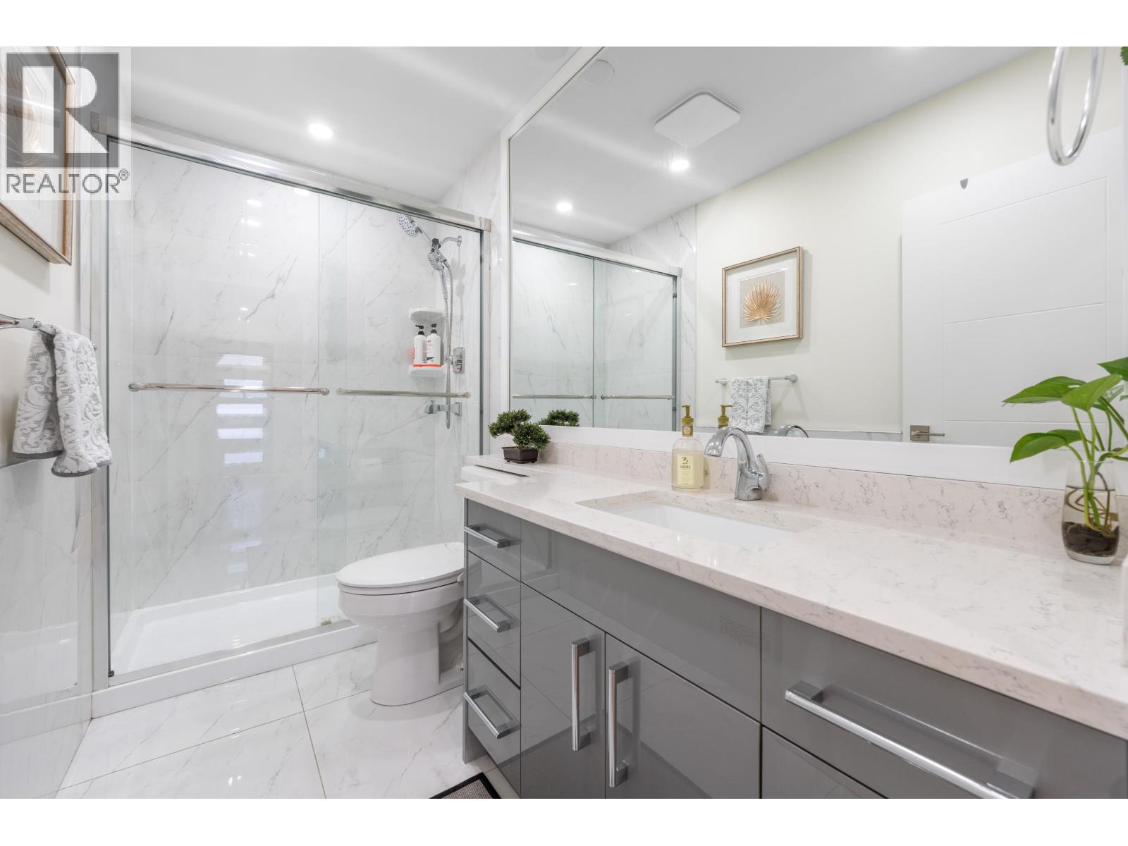 8649 11TH AVENUE, Burnaby