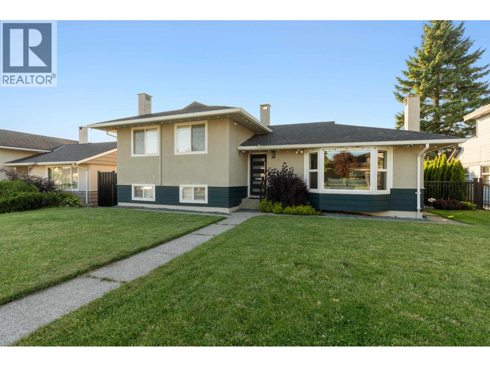 8649 11TH AVENUE, Burnaby