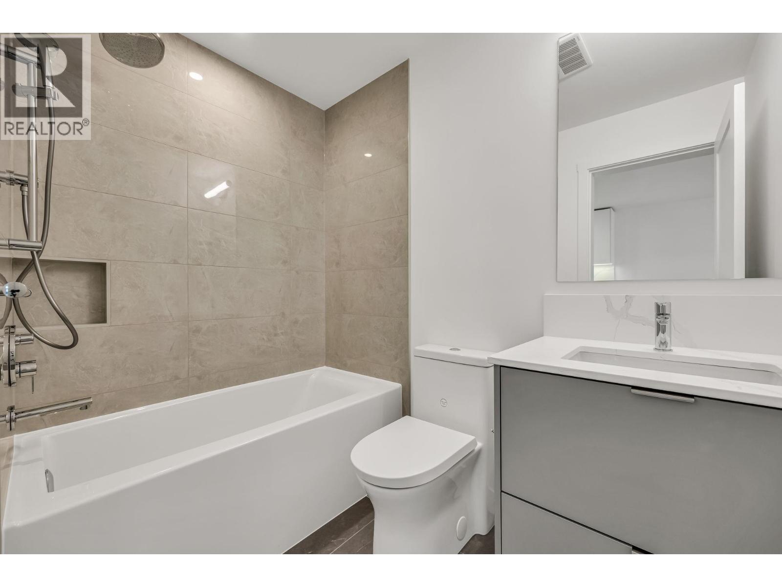 313 375 CLAYTON STREET, Coquitlam