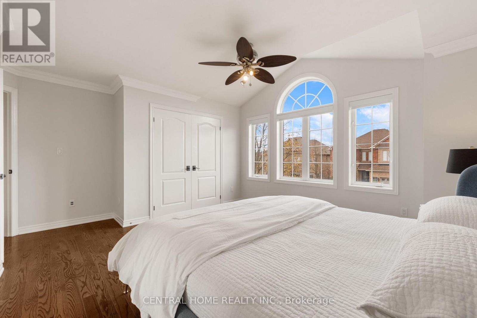2479 BON ECHO DRIVE - 26