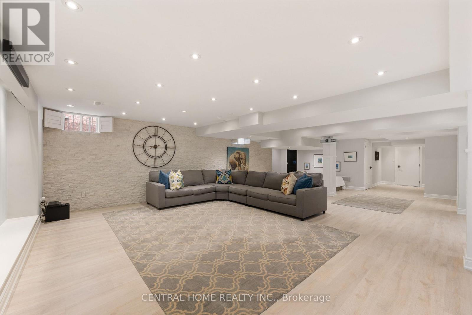 2479 BON ECHO DRIVE - 34