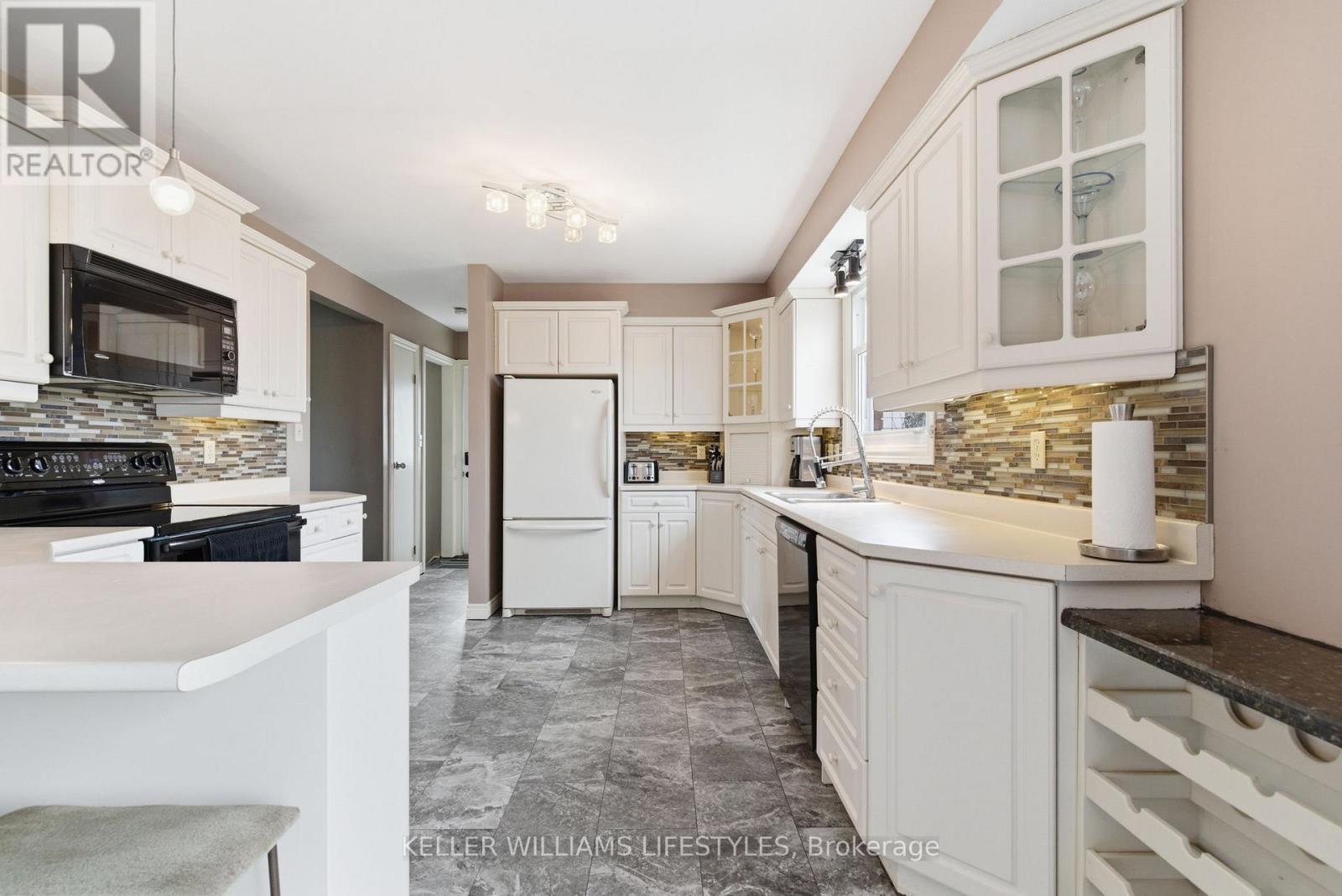 41 DYER STREET - 11