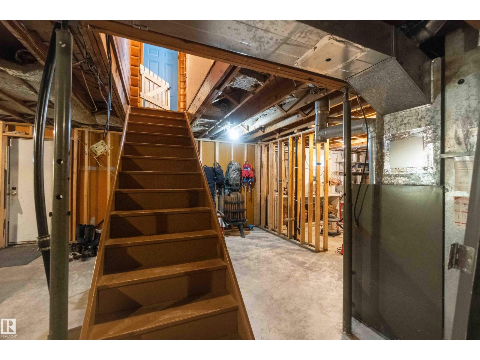 910 HERMITAGE AV - 40