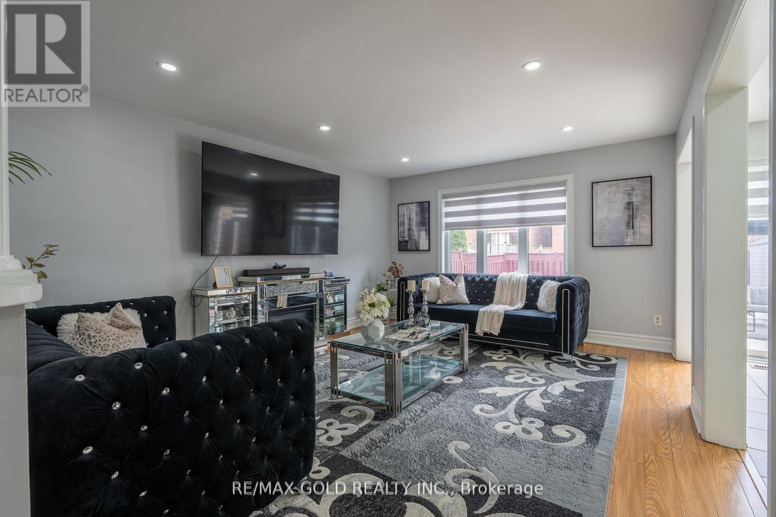 8 BAYRIDGE DRIVE - 10