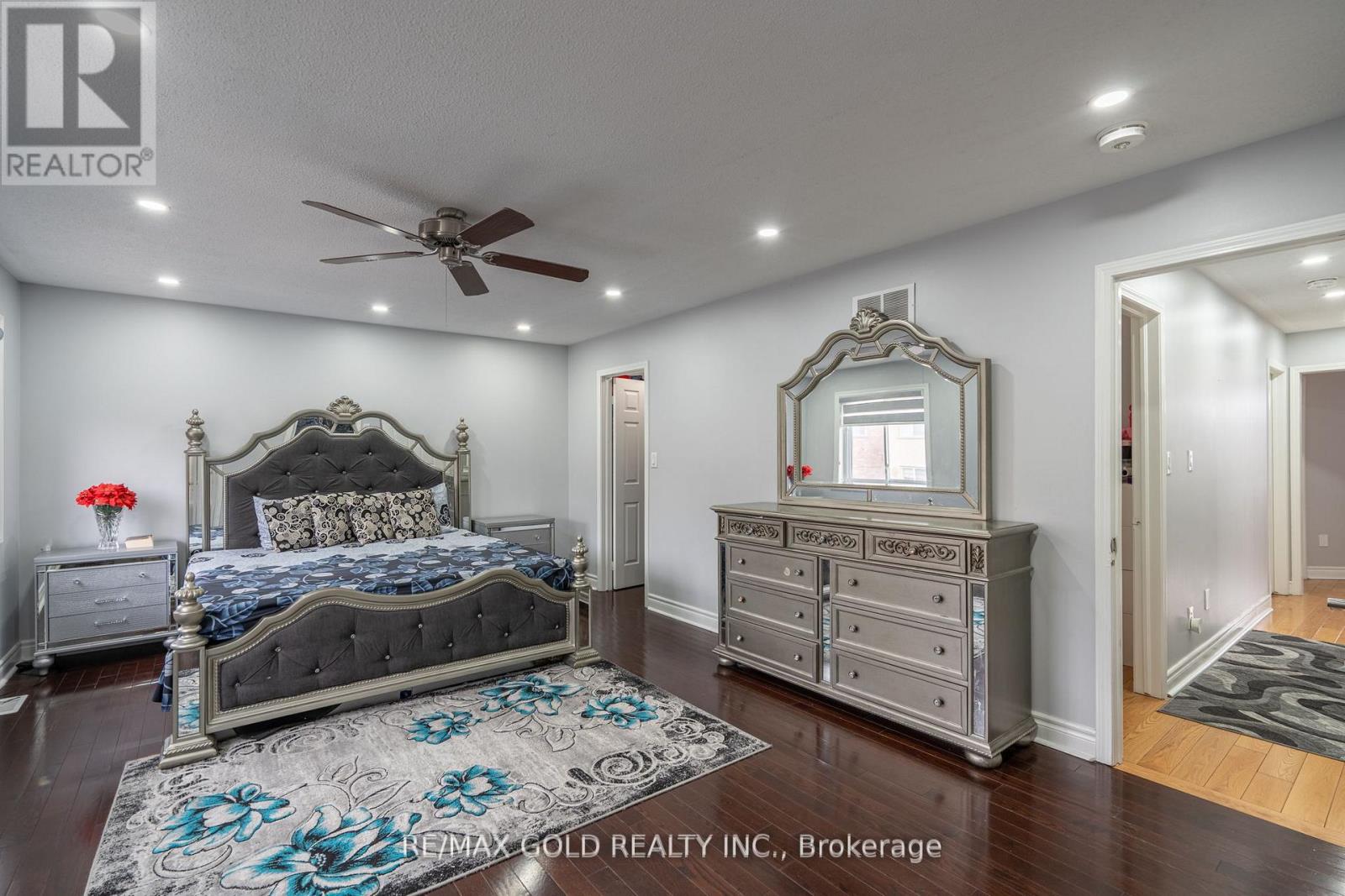 8 BAYRIDGE DRIVE - 23