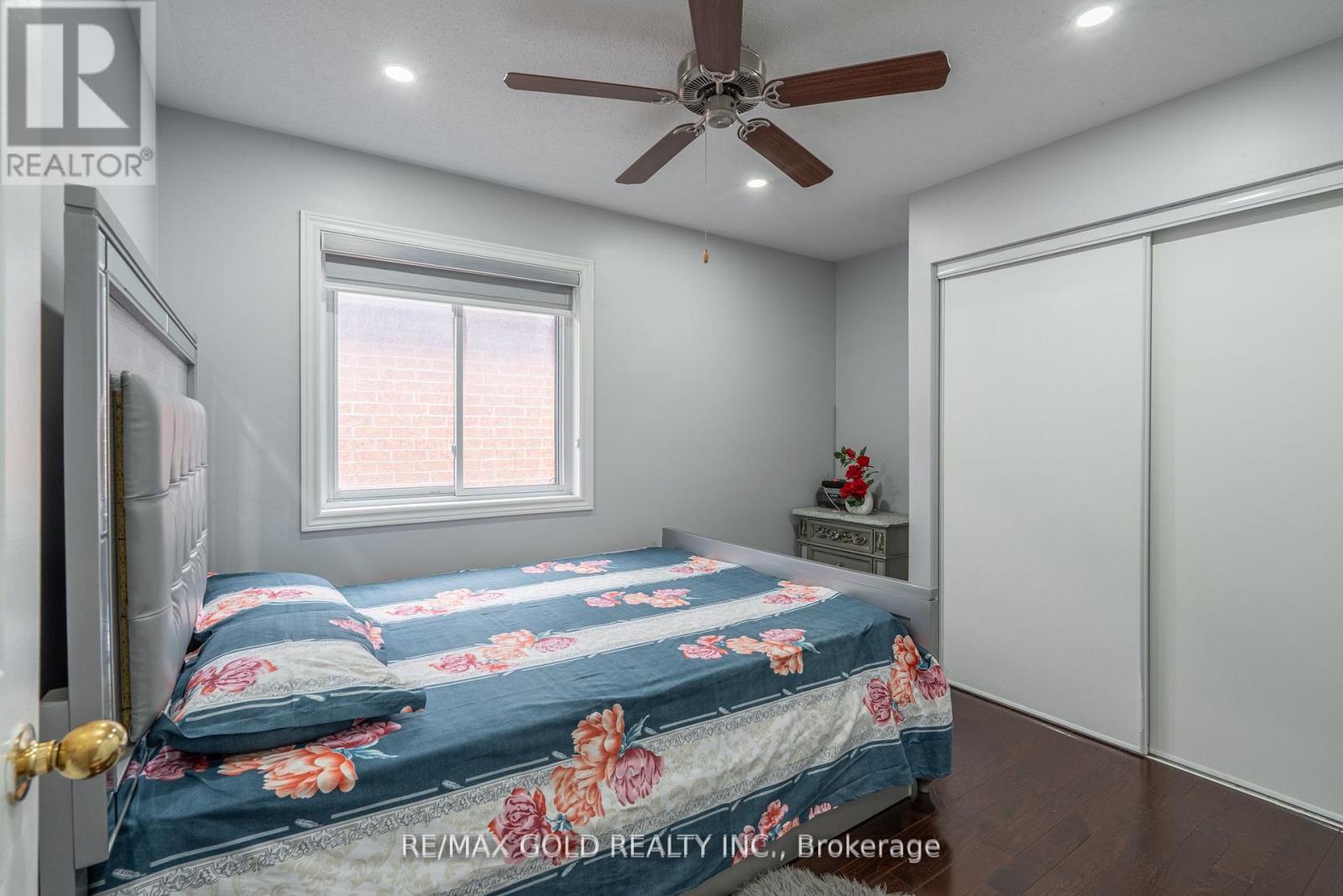 8 BAYRIDGE DRIVE - 29