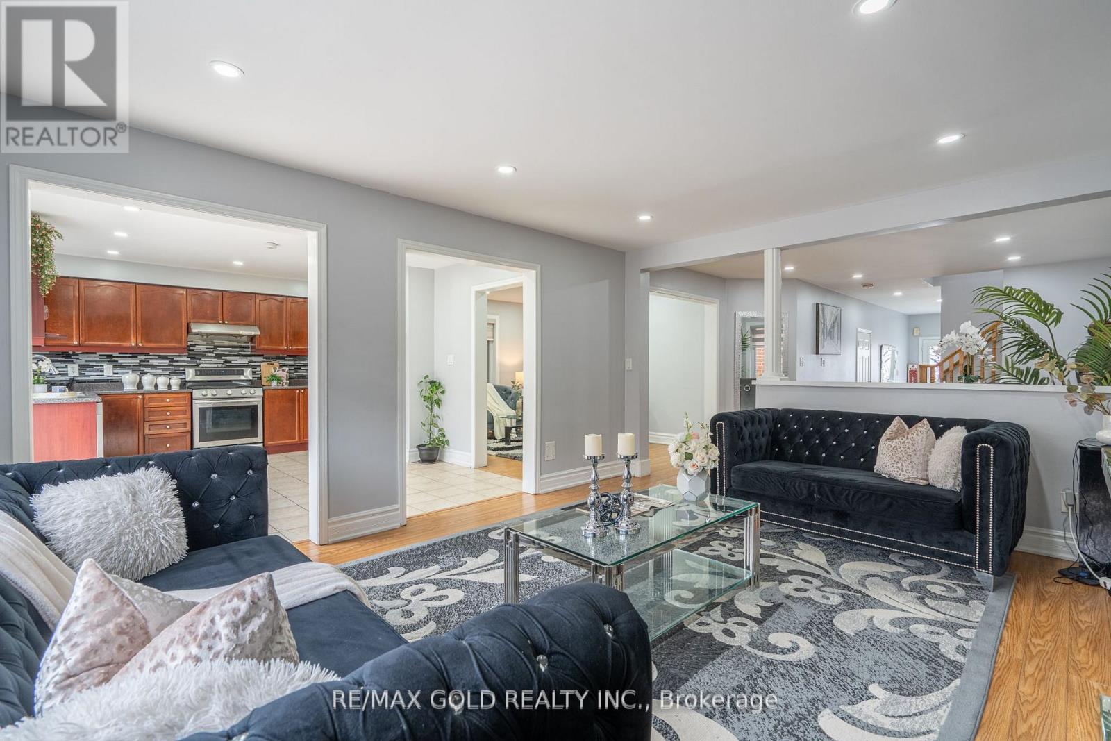 8 BAYRIDGE DRIVE - 13